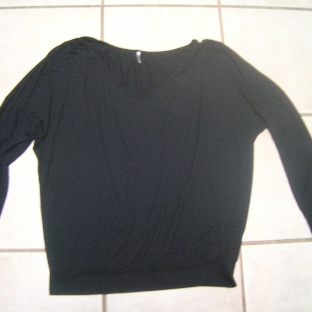 TRESICS BLACK V-NECK LONG SLEEVE BANDED TOP MEDIUM-EUC